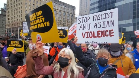 Un rassemblement antiraciste est organisé le 27 février à New York en réponse à une récente vague d'attaques contre les Américains d'origine asiatique.