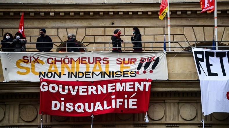 Fermeture des lieux culturels : des manifestants occupent le théâtre de l'Odéon à Paris