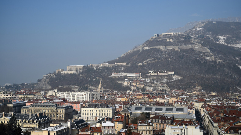 Les noms de professeurs accusés d'islamophobie collés sur les murs de Sciences Po Grenoble