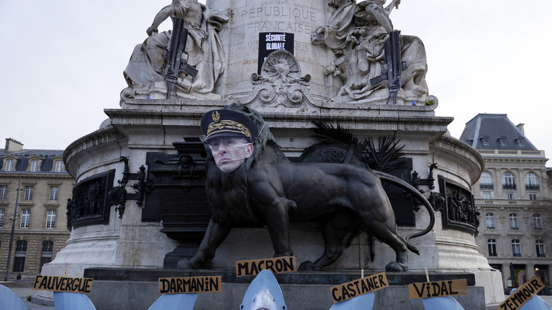 Opposition à la loi Sécurité globale : Attac investit la place de la République à Paris