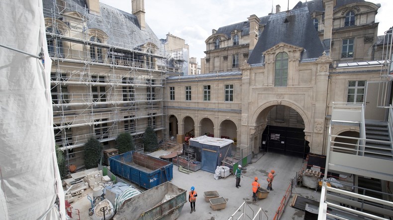 Les musées français suppriment-ils progressivement leurs chiffres romains ?