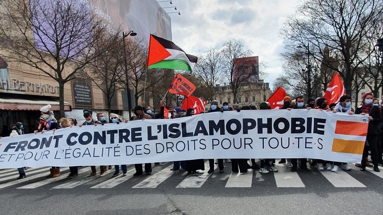 Nouvelle manifestation contre la loi séparatisme et l'islamophobie à Paris
