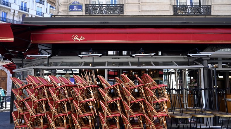 Un restaurateur des Hauts-de-Seine en garde à vue pour avoir maintenu son activité