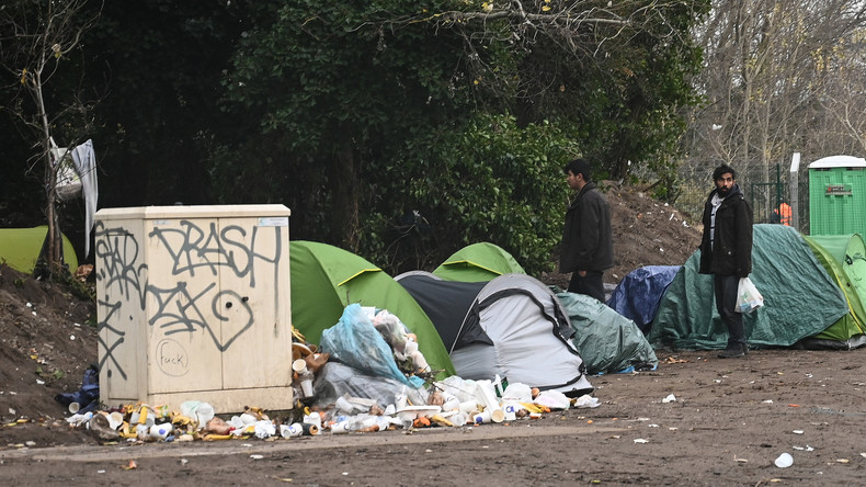 Migrants à Calais : la justice refuse une évacuation de terrain réclamée par la mairie