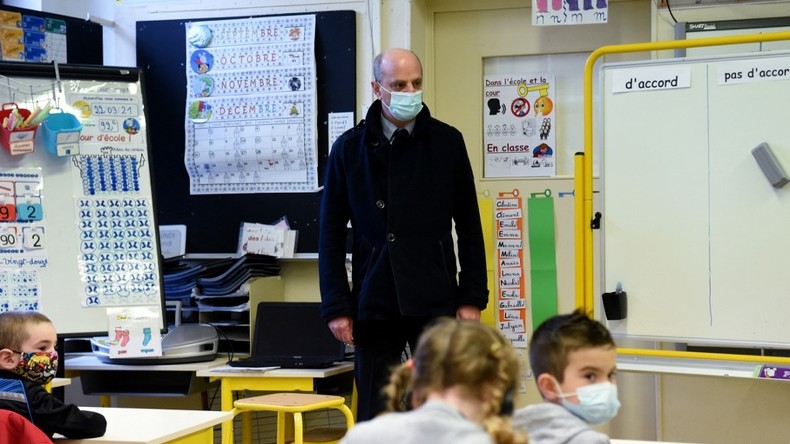 «Mise en danger de la vie d'autrui» : les Stylos rouges portent plainte contre Jean-Michel Blanquer