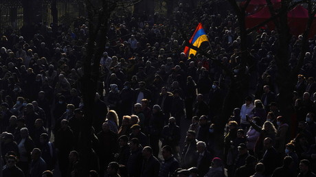 Un rassemblement d'opposants pour demander la démission du Premier ministre arménien Nikol Pashinyan, à Erevan, en Arménie, le 27 février 2021 (photo d'illustration).