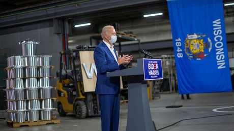 Joe Biden, alors candidat démocrate à la présidentielle américaine, en visite dans une forge d'aluminium dans le Wisconsin le 21 septembre 2020 (illustration).