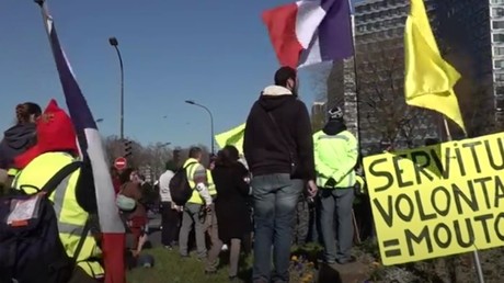 Manifestation à Paris contre les restriction anti-Covid, le 6 mars 2021.