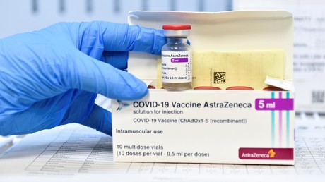 Un paquet de vaccin contre le Covid-19 AstraZeneca, à Turin (Italie), le 19 mars 2021 (image d'illustration).