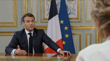 Emmanuel Macron donne une interview à France 5 dont la diffusion est intervenue le 23 mars 2021.