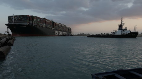Le navire Ever Given, l'un des plus grands porte-conteneurs du monde, dans le canal de Suez, en Égypte, le 28 mars 2021.