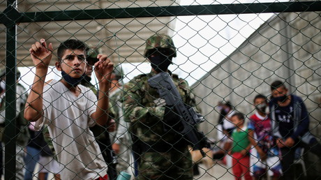 Un soldat colombien patrouille dans un camp temporaire installé pour abriter des réfugiés vénézuéliens, à Arauquita, Colombie, le 28 mars 2021 (image d'illustration).