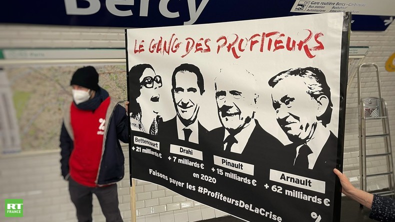 «Qui doit payer la crise ?» : Attac lance une action d'affichage contre le «gang des profiteurs»