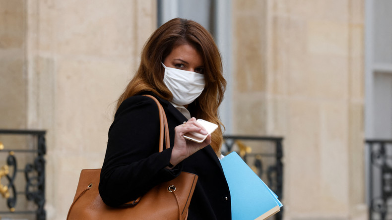 Schiappa signale «l'agression révoltante» d'une femme poussée dans les escaliers du métro parisien