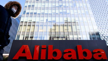 Le logo du groupe Alibaba devant ses bureaux de Pékin, en Chine, le 5 janvier 2021 (image d'illustration).