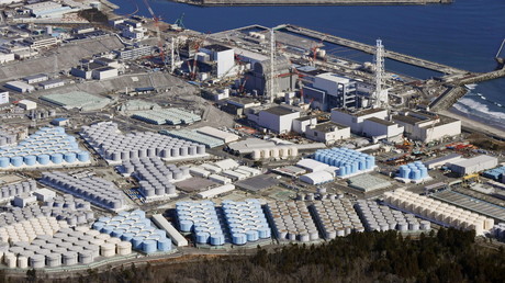 Cliché montrant les réservoirs contenant l'eau traitée de la centrale nucléaire de Fukushima, le 13 février 2021, à Okuma (image d'illustration).