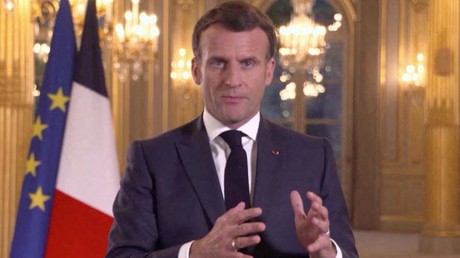 Le président français Emmanuel Macron sur CBS le 17 avril 2021.