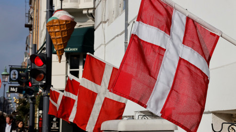 Des drapeaux danois dans une rue de Copenhague (image d'illustration).
