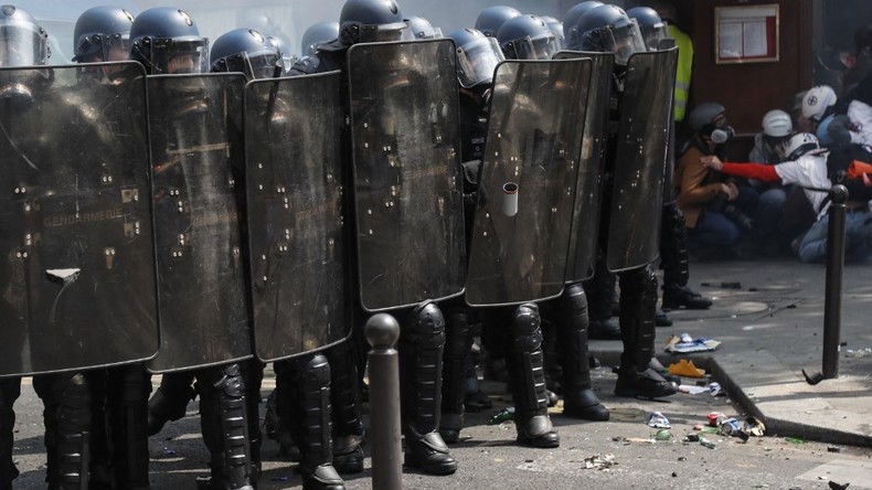Heurts entre police et manifestants lors du rassemblement du 1er-Mai à Lyon