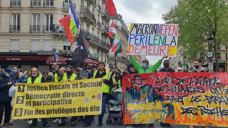 Les Gilets jaunes manifestent à Paris pour plus de justice sociale et fiscale