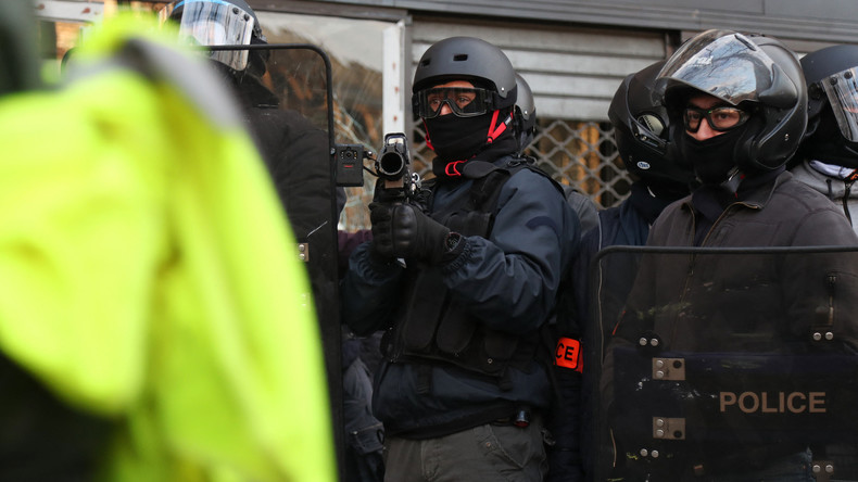 Deux policiers jugés à Paris pour des tirs de LBD ayant blessé un Gilet jaune en 2019