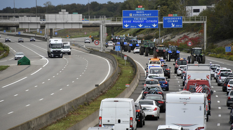 L'Alsace pourra taxer les poids lourds, les autres régions attendent le feu vert de la loi Climat