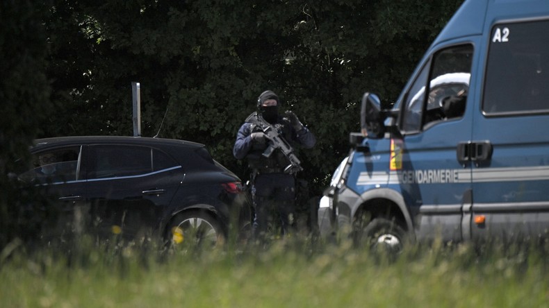 Une policière attaquée au couteau près de Nantes, le suspect interpellé succombe à ses blessures