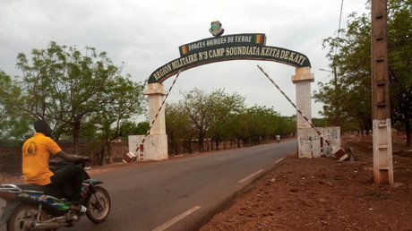 L'entrée de la base de l'armée malienne de Kati où sont retenus Bah Ndaw et Moctar Ouane (image d'illustration).