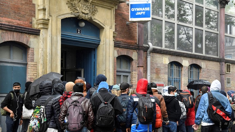 Selon un sondage, six Français sur dix sont favorables à la tenue d'un référendum sur l'immigration