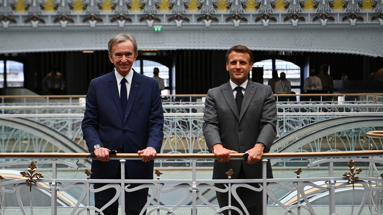 Inauguration de la Samaritaine : Macron ovationné dans le «temple du shopping» d'Arnault (VIDEO)