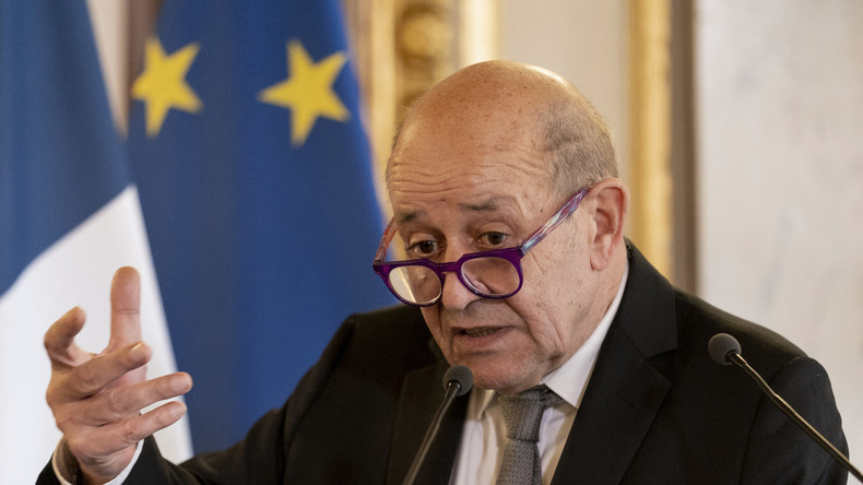 «Il faut que l'Europe parle à haut niveau avec la Russie», insiste Jean-Yves Le Drian