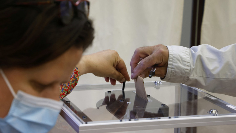 Elections : les communistes perdent leur dernier département, le Val-de-Marne