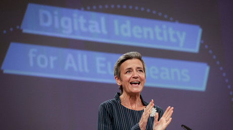 Margrethe Vestager, Commissaire européen à la société numérique, lors de la conférence de presse présentant la carte d'identité européenne et numérique le 3 juin.