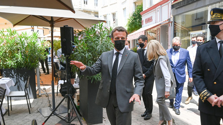 Emmanuel Macron entame une visite à Valence dans la Drôme le 8 juin 2021.