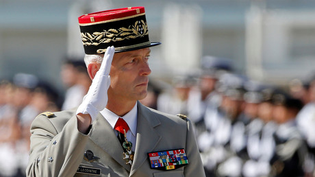 Le chef d'état-major de l'armée française François Lecointre à la base militaire d'Istres, le 20 juillet 2017.