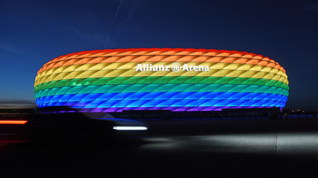 L'Allianz Arena de Munich éclairée aux couleurs LGBT, le 9 juillet 2016 (image d'illustration).