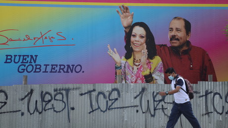 Une affiche montrant le président nicaraguayen Daniel Ortega et la vice-présidente Rosario Murillo à Managua, Nicaragua, le 21 juin 2021.