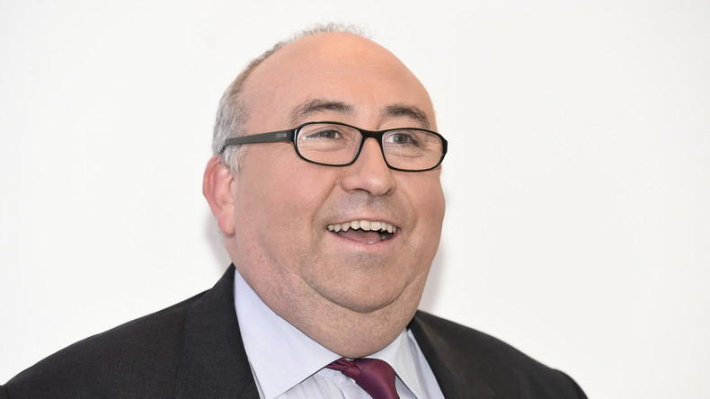Emmanuel Lechypre s'explique après avoir soulevé un tollé sur la vaccination «de force»