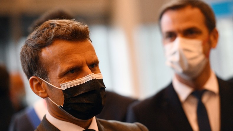 Une vaccination obligatoire déguisée ? Les annonces de Macron décriées par l'opposition