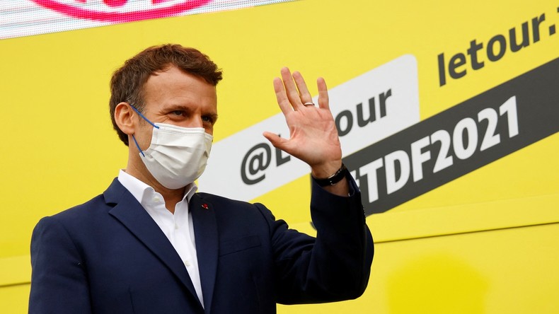 «Une dictature ce n’est pas ça» : Emmanuel Macron défend l'extension du pass sanitaire