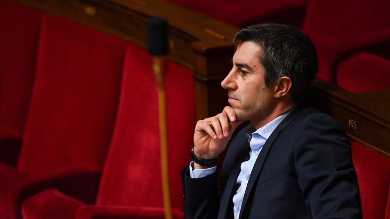 «Le pouvoir abuse de cette monarchie absolue» : François Ruffin s'insurge contre le pass sanitaire