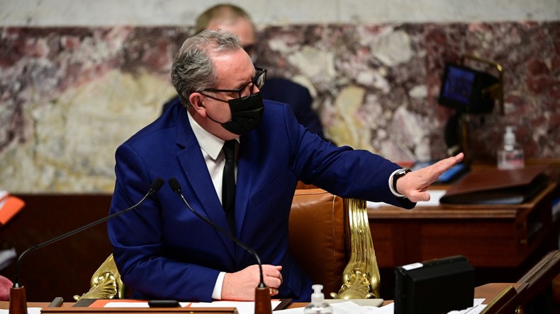 Pass sanitaire obligatoire à l'Assemblée ? Ferrand promet que la loi sera appliquée dans l'hémicycle