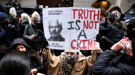 Manifestations de soutien à Julian Assange devant la Cour centrale criminelle, à Londres, le 4 janvier 2021.