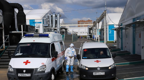 Ambulances médicales dédiées aux malades du Covid-19 près de Moscou le 2 juillet 2021 (image d'illustration).