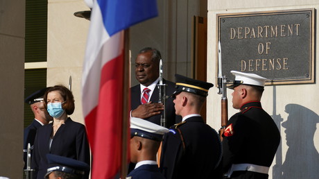 La ministre française des Armées Florence Parly et le secrétaire d'Etat américain à la Défense Lloyd Austin au Pentagone, en Virginie le 9 juillet 2021.