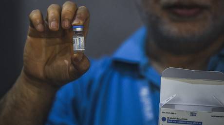 Un flacon du vaccin américain Johnson et Johnson contre le coronavirus Covid-19, à Katmandou le 12 juillet 2021 (image d'illustration).