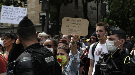 Manifestation à Paris contre l'extension du pass sanitaire, le 17 juillet.