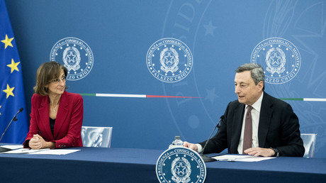 Le Premier ministre italien Mario Draghi en conférence de presse avec sa ministre de la Justice Marta Cartabia le 22 juillet 2021