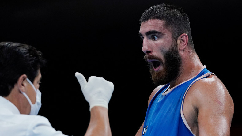 JO de Tokyo : le boxeur français Aliev explose sur le ring après sa disqualification