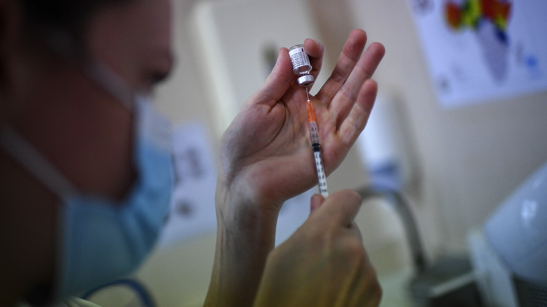 Covid-19 : les préfets sommés d'accélérer la vaccination des demandeurs d'asile et réfugiés